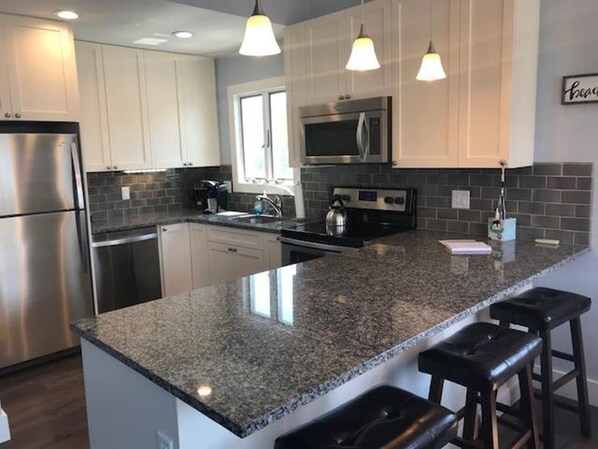 Geladeira, fogão, cooktop, lava-louças