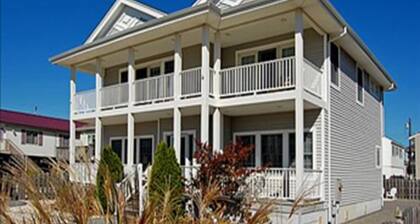 6 bedroom accommodation in Beach Haven Gardens