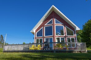 Exterior - Victorian ocean front cottage on the shores of the highest tides in the world. (New Edinburgh)