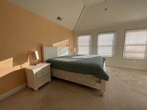 6 Schlafzimmer, Bügeleisen/Bügelbrett, kostenloses WLAN
