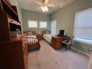 6 Schlafzimmer, Bügeleisen/Bügelbrett, kostenloses WLAN