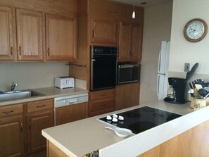 Fridge, oven, dishwasher, coffee/tea maker - Beautiful apartment in Barnegat Light with 2 Bedrooms and WiFi (Barnegat Light)