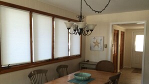Dining - Beautiful apartment in Barnegat Light with 2 Bedrooms and WiFi (Barnegat Light)