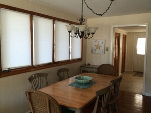 Dining - Beautiful apartment in Barnegat Light with 2 Bedrooms and WiFi (Barnegat Light)