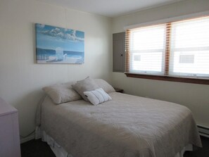 3 bedrooms, iron/ironing board, WiFi - recently updated second floor duplex located on the ocean block in Surf City. (Surf City)