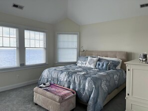 4 bedrooms, iron/ironing board, WiFi (free)
