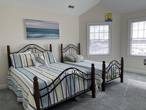 4 bedrooms, iron/ironing board, free WiFi - Beautiful Bay Front Home! (Beach Haven Park)