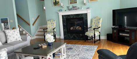 TV, fireplace