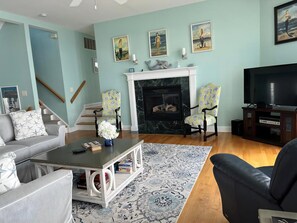 TV, fireplace