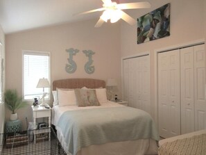 3 bedrooms, iron/ironing board, Internet - 3 bedroom 2 bath raised ranch in Surf City with pool (Surf City)