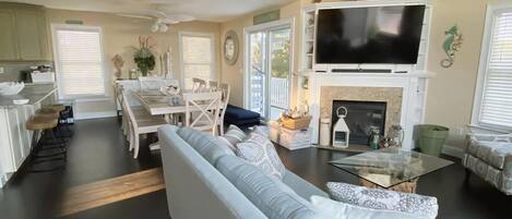 TV, fireplace