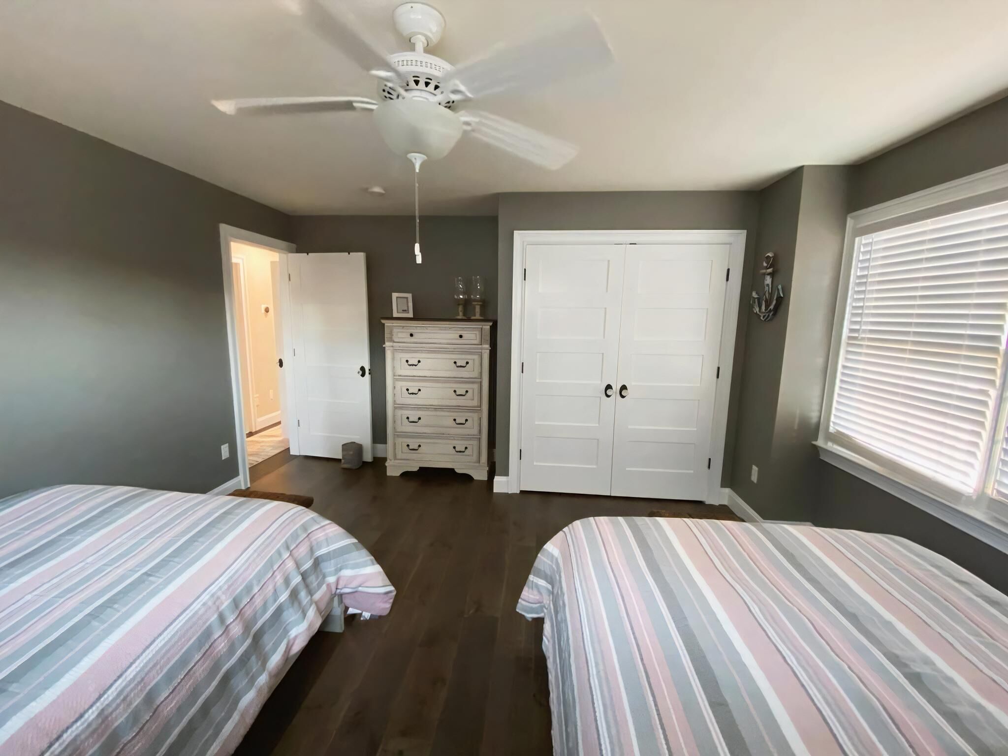 4 bedrooms, iron/ironing board, free WiFi
