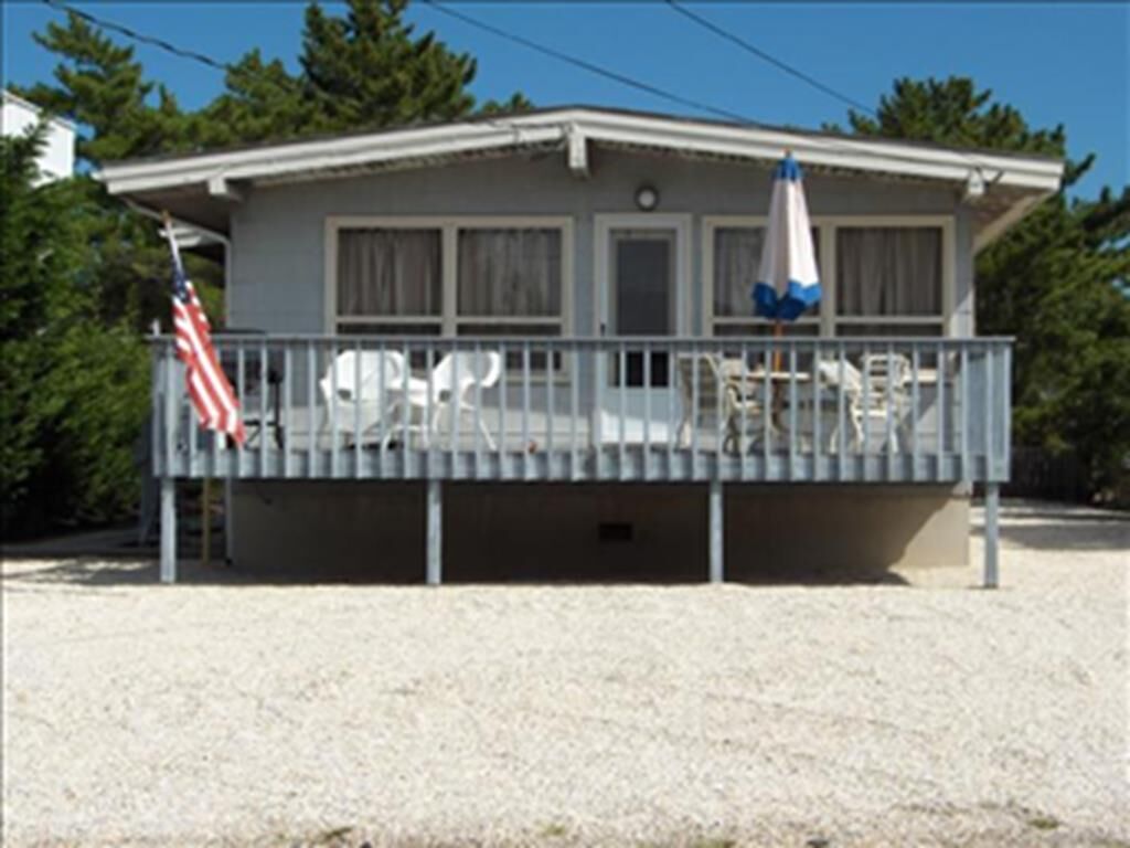 CLASSIC BEACH RANCH HOUSE