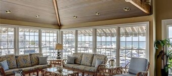 Stunning home in Beach Haven with 3 Bedrooms, Internet and WiFi