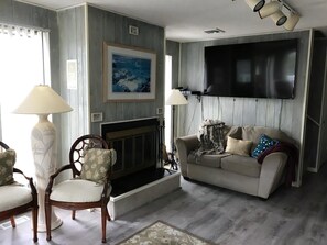 Älytelevisio, takka, DVD-soitin