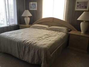 5 bedrooms, iron/ironing board, free WiFi, bed sheets - OCEAN VIEWS IN LOVELADIES! (Loveladies)