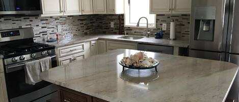 雪櫃、焗爐、爐具、洗碗機