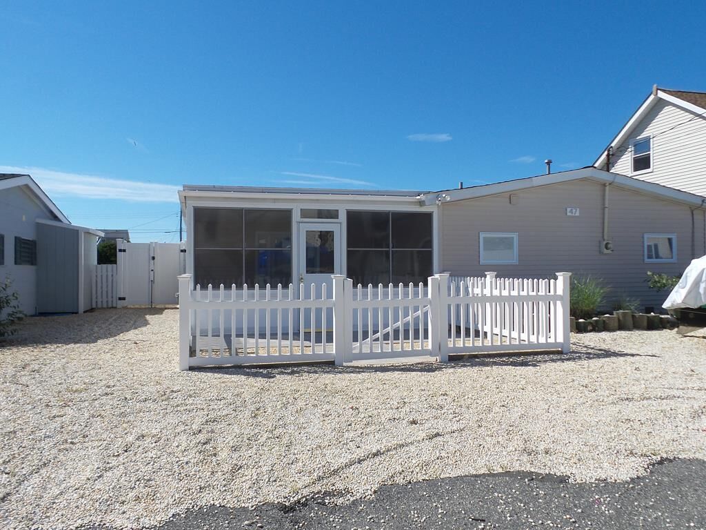 Fabulous summer rental 3/1 and open floor plan
