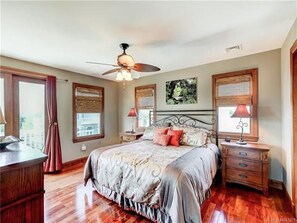 4 bedrooms, iron/ironing board, free WiFi