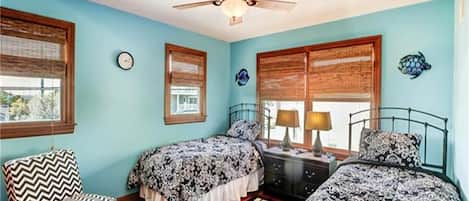 4 bedrooms, iron/ironing board, free WiFi
