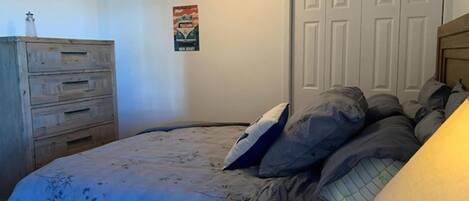 3 bedrooms, iron/ironing board, WiFi (free)