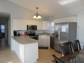Fridge, oven, stovetop, dishwasher