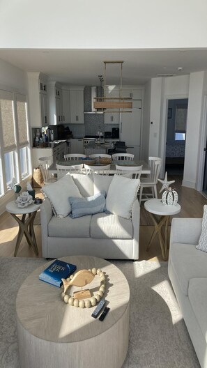 Unclassified image, 2 of 10, button