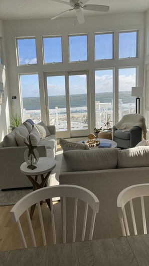 Unclassified image, 4 of 10, button