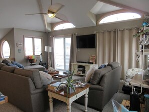 Smart TV, DVD player - Close walk to the beach, the perfect home for a single family. (Harvey Cedars)