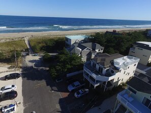 Sun loungers, beach towels - Close walk to the beach, the perfect home for a single family. (Harvey Cedars)