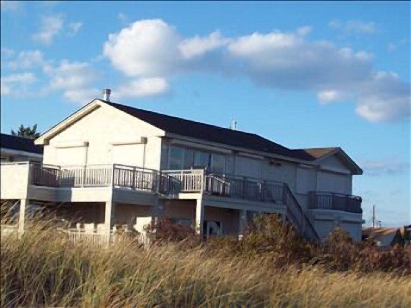 Oceanfront duplex with awesome ocean views!