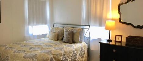 4 bedrooms, iron/ironing board, free WiFi