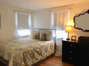 4 bedrooms, iron/ironing board, free WiFi