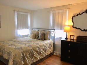 4 bedrooms, iron/ironing board, free WiFi