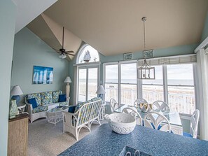 Dining - Beachfront vacation rental on LBI (Brant Beach)