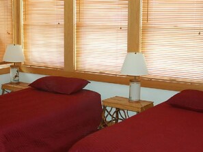 5 bedrooms, iron/ironing board, free WiFi, bed sheets