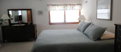 4 bedrooms, iron/ironing board, Internet