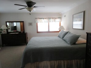 4 bedrooms, iron/ironing board, internet