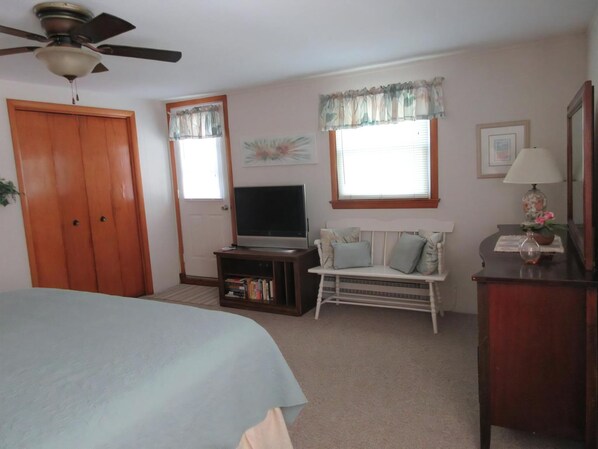 4 bedrooms, iron/ironing board, internet