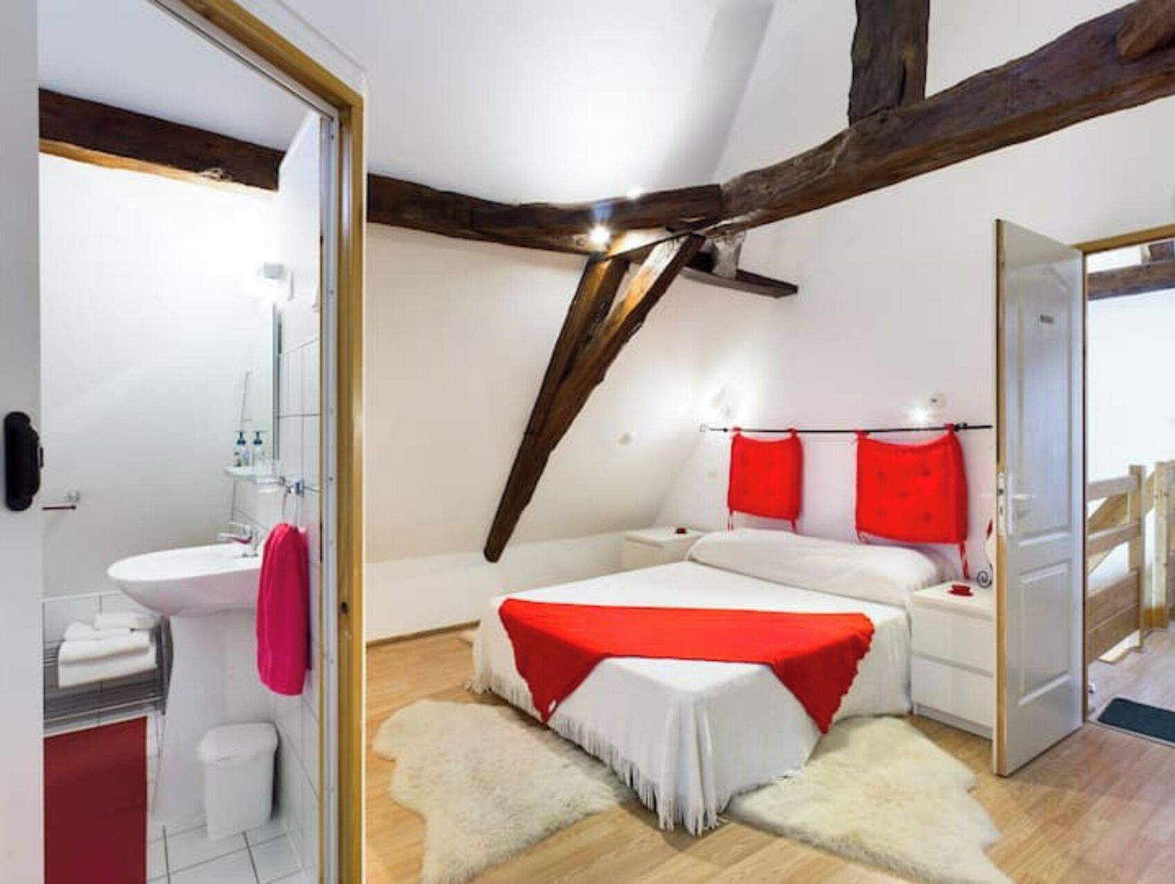 1 chambre, fer et planche à repasser, Wi-Fi, draps fournis