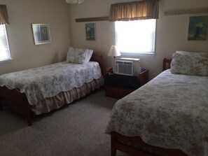 3 Schlafzimmer, Bügeleisen/Bügelbrett