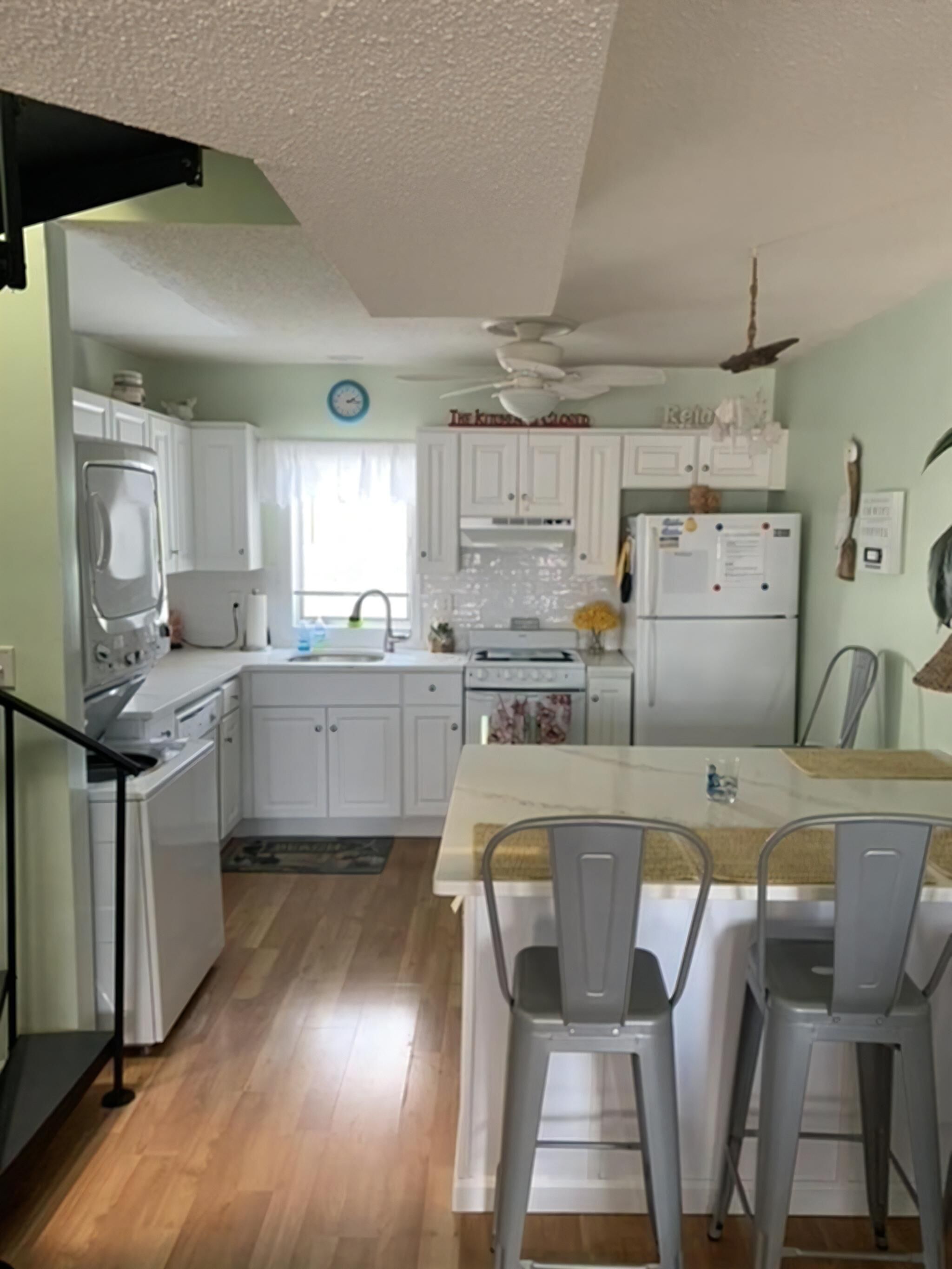 Refrigerador, horno, parrilla de estufa y lavavajillas 