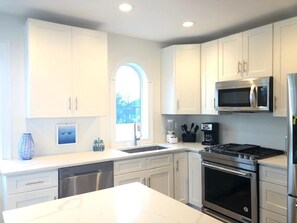 Kühlschrank, Ofen, Herdplatte, Geschirrspüler