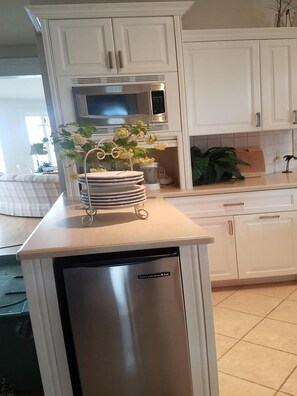 Fridge, microwave, oven, stovetop - GORGEOUS BAY SIDE HOME! (Harvey Cedars)