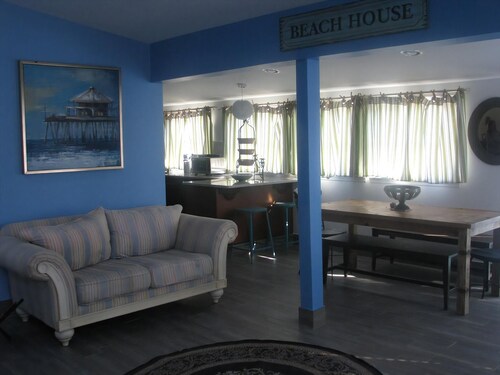 Super cute!! Waterfront Lagoon in Beach Haven West!