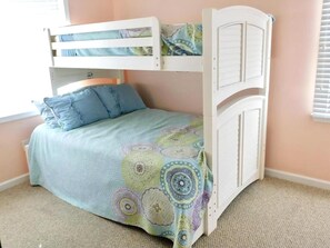 5 bedrooms, iron/ironing board, WiFi (free)