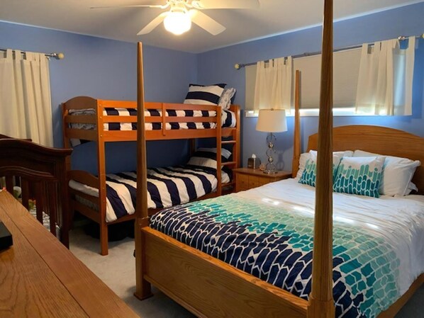 4 bedrooms, iron/ironing board, free WiFi