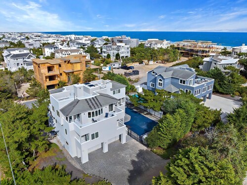 6 BEDROOMS ON PRIVATE LANE!