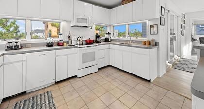 5 BEDROOMS ON PRIVATE LANE!