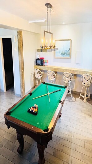 Game room - 5 BR, 3rd from the ocean (Loveladies)
